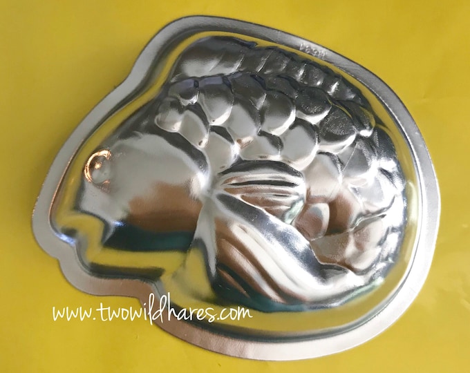 LITTLE KOI Bath Bomb Mold, Metal, 4"x3"x1", Two Wild Hares