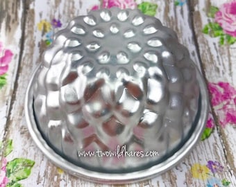 CHRYSANTHEMUM Bath Bomb & Baking Mold, Metal, 3-1/8", Two Wild Hares