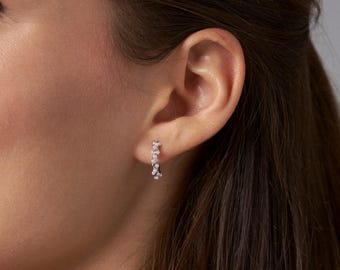 Pendientes de aro con guirnalda de perlas de plata de ley, joyería nupcial minimalista.