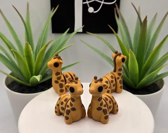 Jirafa / Impresa en 3D / Articulada Flexi Wiggle / Ayuda sensorial para TDAH / Juguete antiestrés / Opción de llavero / Mini animalito adorable