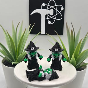 Witch | 3D Printed | Articulated Flexi Wiggle | ADHD Sensory Aid | Fidget Toy | Keychain Option | Cute Mini Character