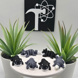 Wolf | 3D Printed | Articulated Flexi Wiggle | ADHD Sensory Aid | Fidget Toy | Keychain Option | Cute Mini Animal