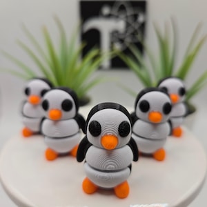 Penguin | 3D Printed | Articulated Flexi Wiggle | ADHD Sensory Aid | Fidget Toy | Keychain Option | Cute Mini Animal