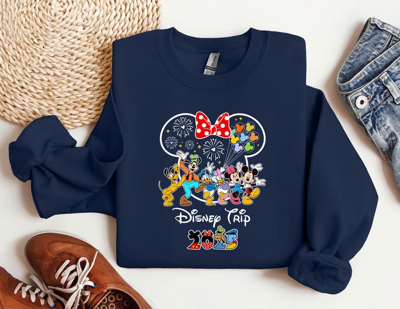 Sudadera con capucha de Mickey Mouse 2025, sudadera de Minnie Mouse, sudadera con capucha de personajes de Disney, regalo para amantes de Disney, vacaciones familiares, sudadera con capucha para fanáticos de Disney imagen 5
