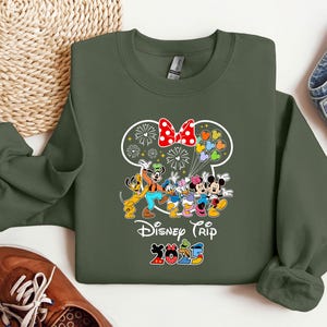 Sudadera con capucha de Mickey Mouse 2025, sudadera de Minnie Mouse, sudadera con capucha de personajes de Disney, regalo para amantes de Disney, vacaciones familiares, sudadera con capucha para fanáticos de Disney imagen 6