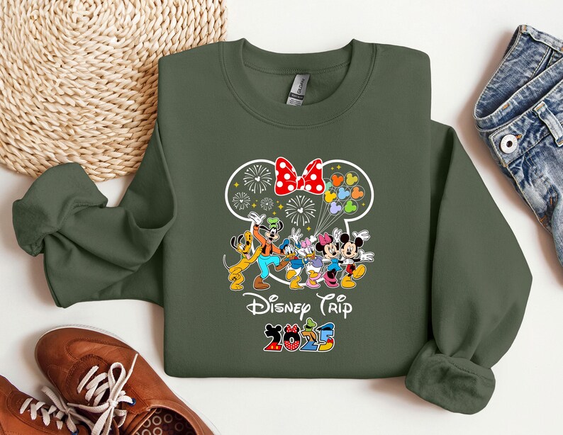 Sudadera con capucha de Mickey Mouse 2025, sudadera de Minnie Mouse, sudadera con capucha de personajes de Disney, regalo para amantes de Disney, vacaciones familiares, sudadera con capucha para fanáticos de Disney imagen 6