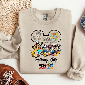 Sudadera con capucha de Mickey Mouse 2025, sudadera de Minnie Mouse, sudadera con capucha de personajes de Disney, regalo para amantes de Disney, vacaciones familiares, sudadera con capucha para fanáticos de Disney imagen 4