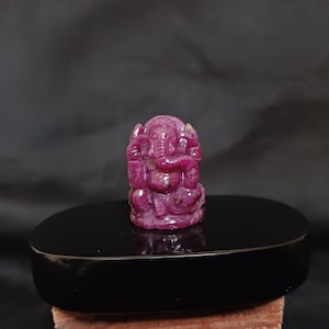 Pendentif Ganesh en rubis africain | Ganesh sculpté à la main dans un sertissage en laiton pour la prospérité et les bénédictions