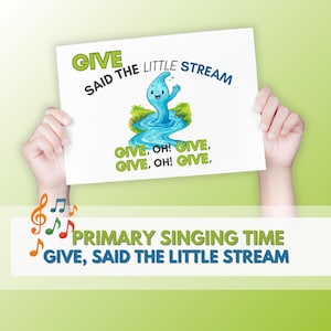 Peut inclure: Une pancarte blanche avec le texte "Give, Said the Little Stream" et une illustration de dessin animé d'un ruisseau bleu avec un visage souriant. La pancarte est tenue par les mains d'une personne. Sous la pancarte se trouve le texte "Primary Singing Time, Give, Said the Little Stream" avec des notes de musique.