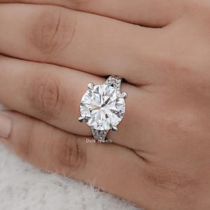 Round Cut Lab Grown Diamond Solitaire Ring, Man Made Diamond Split Shank Ring For Bridesmaid Gift, 14K Solid Gold Accent Set Wedding Ring