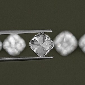IGI-zertifizierter Brilliantschliff-Kissendiamant, umweltfreundlicher Kissen-loser Diamant für personalisierten Schmuck, im Labor gewachsener Diamantring für sie Bild 5