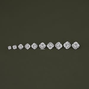 K&ouml;nnte beinhalten: Eine Reihe von zehn klaren, quadratischen Diamanten in verschiedenen Gr&ouml;&szlig;en, die von klein nach gro&szlig; angeordnet sind, auf einem dunkelgr&uuml;nen Hintergrund.