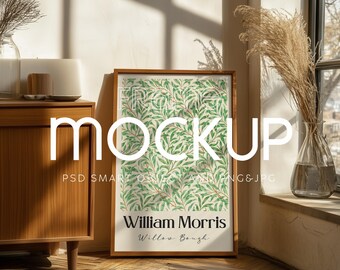 Mockup di cornice in legno: mockup PSD di grafica verticale