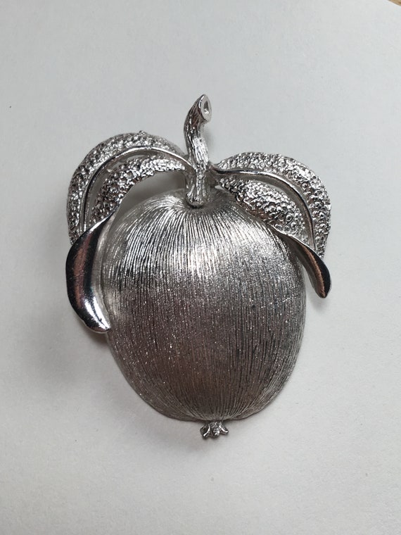 Vintage Sarah Cov Apple Pin/Vintage Apple Pin/Silv