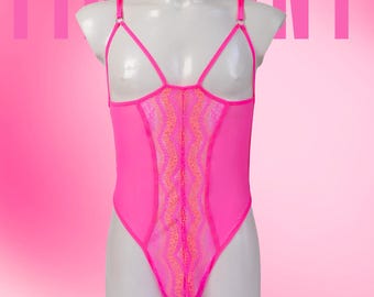 Body rose vif pour homme - Lingerie une pièce en dentelle et en résille pour femboys, tenue de poule mouillée, lingerie gay, tenues de club FirePony