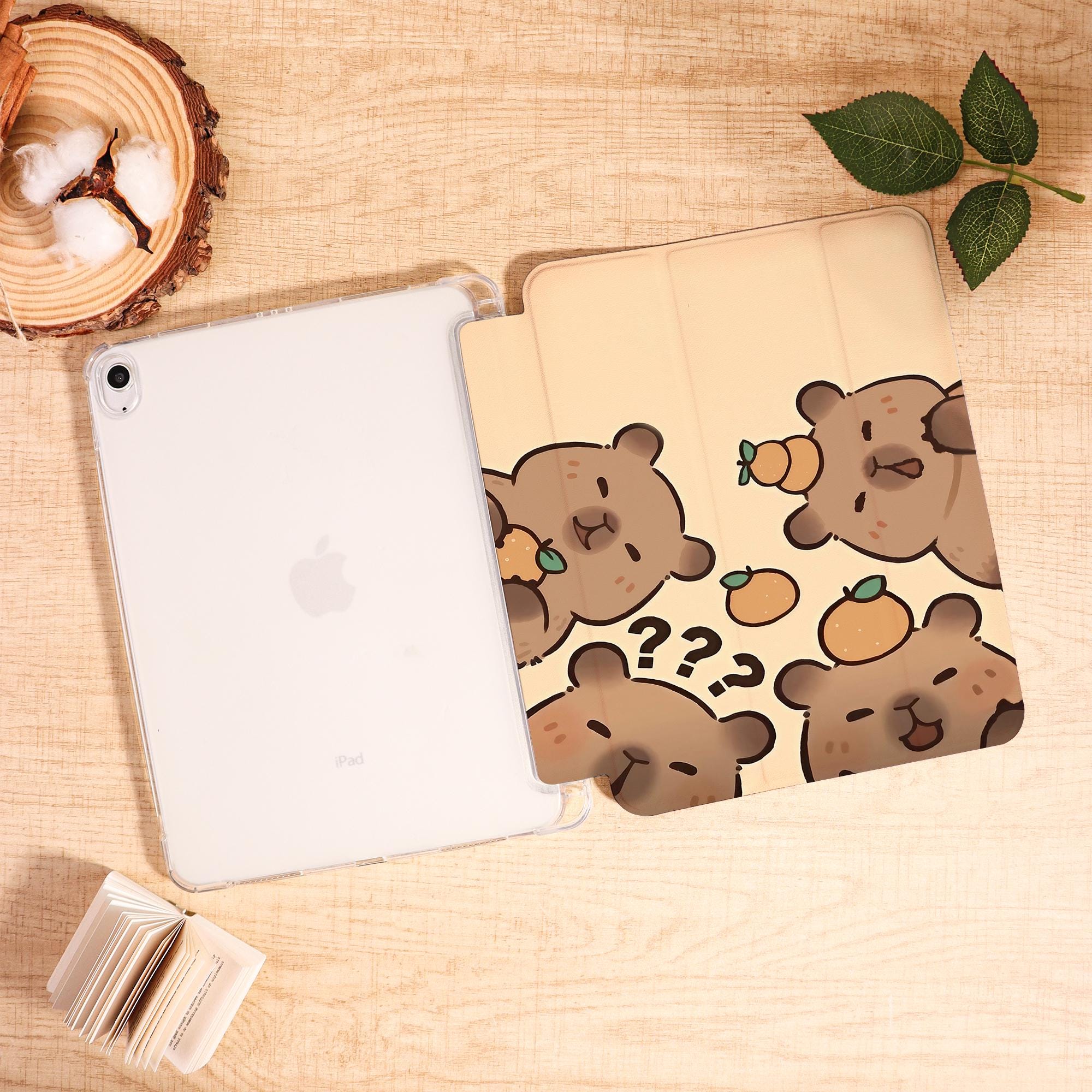 カピバラ様iPad専用 Cute Capybara iPad Case With Pencil Holder for iPad 11/10/9/8 Gen