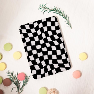 Distorted Checkered Kindle Case,PaperWhite 6.8&#39;&#39; 5/7/8/10th Cover,Clear Back Sleeve,Colorsoft KPW6 Gen11 2019/2024 Personalized Gift for Her