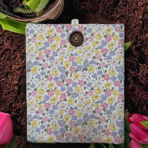 Dainty Flowers Kindle Sleeve Book Sleeve Kindle Paperwhite Sleeve Kindle Pouch Kobo Book Lover Gift