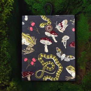 Forest Creatures Kindle Sleeve Book Sleeve Kindle Paperwhite Sleeve Kindle Pouch Kobo Book Lover Gift