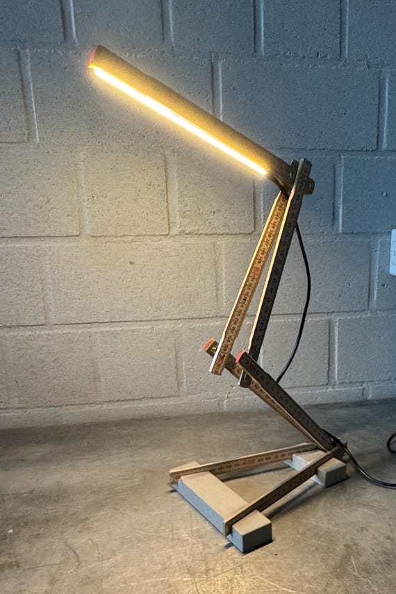Zollstock LED Lampe aus Holz – Design Tischlampe, Geschenk für Handwerker, Werkstatt & Büro