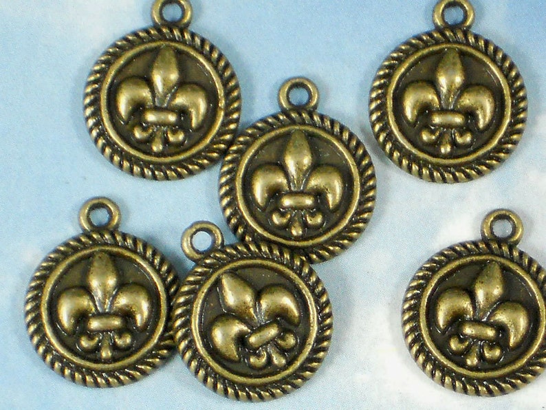 8 Bronze Fleur de Lis Round Charms Rope Edge Disk Dangles Antiqued NOLA Cajun P142 image 2