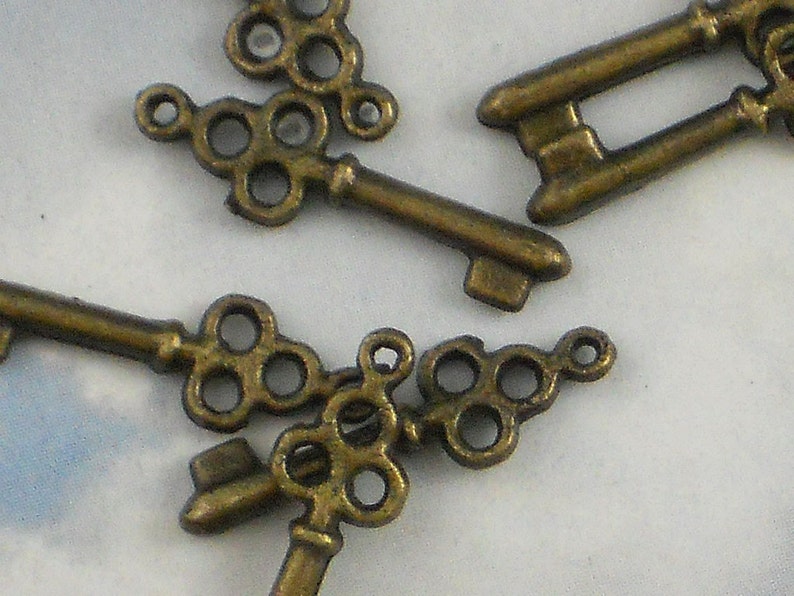 20 Tiny Patina Bronze Skeleton Key Charms Steampunk, Romantic, Vintage Style P463 image 4