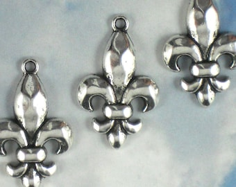 6 Silver Fleur de Lis Charm Pendants - NOLA Fluer Ragin Cajuns (P922)