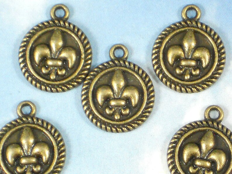 8 Bronze Fleur de Lis Round Charms Rope Edge Disk Dangles Antiqued NOLA Cajun P142 image 1