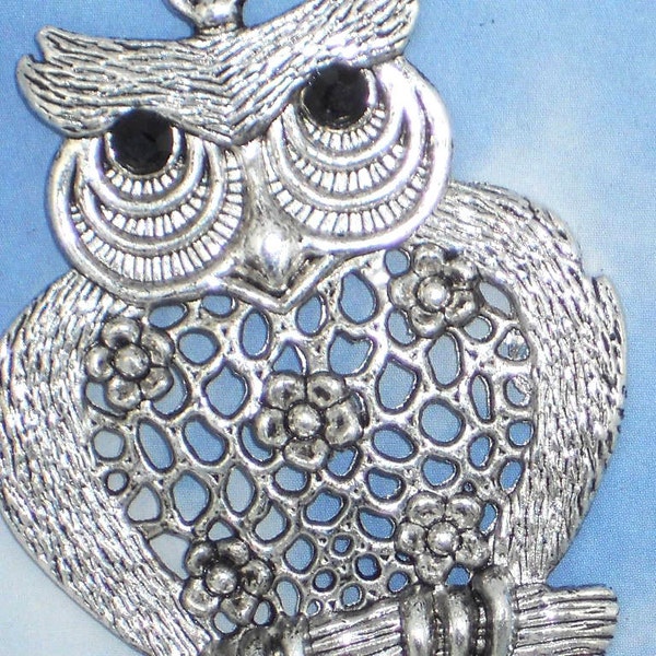 Large Daisy Screech Owl with Black Crystal Eyes Antique Silver Tone Pendant (P779)