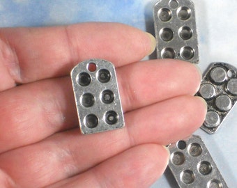 5 Cupcake Muffin Tin Charms 3D Baking Cooking Antiqued Silver Tone Pewter Pendant (P1855)