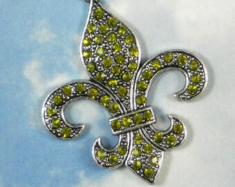 1 Fleur de Lis Pendant Peridot Green Rhinestone Crystal Encrusted & Silver 46mm (P1030)