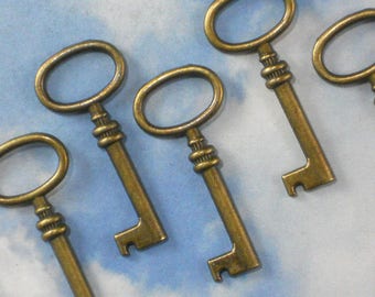 5 Oval Keys Skeleton Pendants Bronze Tone 41mm Jewelry or Wedding Seating Cards (P1374)