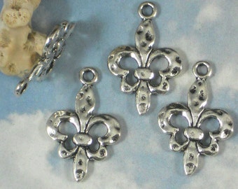 BuLK 40 Fleur de Lis Charms Hammered Texture Antique Silver Tone 2 Sided 25mm FDL (P095 -40)