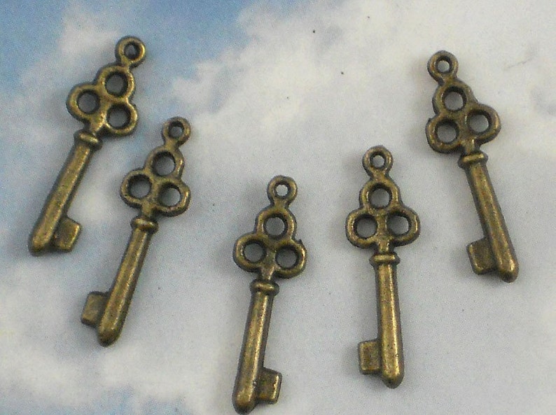 20 Tiny Patina Bronze Skeleton Key Charms Steampunk, Romantic, Vintage Style P463 image 2