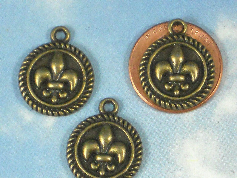 8 Bronze Fleur de Lis Round Charms Rope Edge Disk Dangles Antiqued NOLA Cajun P142 image 4