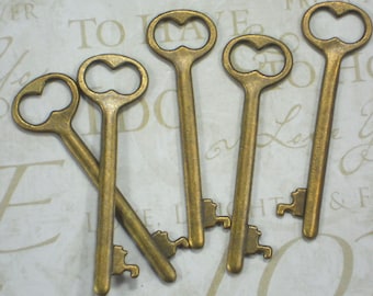 5 Oval Skeleton Keys Bronze Tone Pendants 53mm Wedding Invitations Cards (P1156)