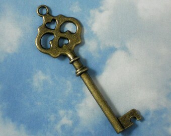 2 Bronze Cutout Hearts Key Pendants Big 69mm Steampunk- Wedding Party Favors 2 Sided (P1105)