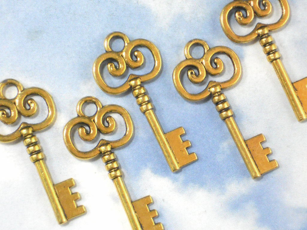 完璧わいふによる Scroll 5 Keys (P9952 Pendants Style Vintage Tone Gold 41mm アクセサリー