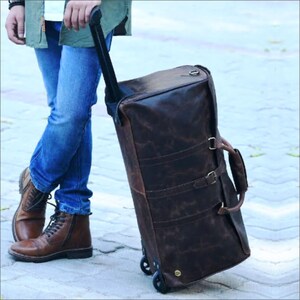 Duffel Bag Leder Trolley Bag Men 24-Zoll-Übernacht-Wochenende Reisetasche mit Rollen, Handgepäck, personalisierte individuelle Geschenke für ihn