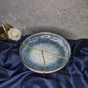 Handmade Kintsugi Art Ceramic Bowl with Gold Repair – Wabi Sabi Pottery for Zen Home Decor and Unique Artisan Gift Idea
