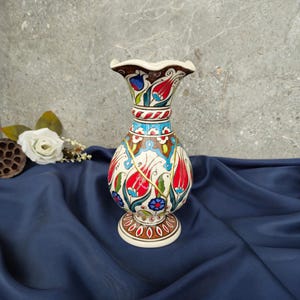 Handmade Kintsugi Ceramic Vase: Iznik Art, Gold Repair