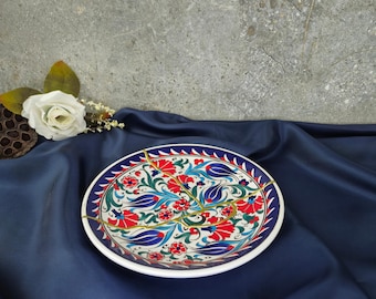 Handmade Kintsugi Ceramic Bowl: Turkish Floral Art with Golden Repair