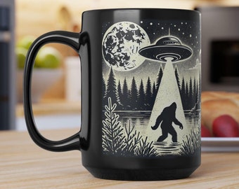 Taza de café Bigfoot OVNI de 15 oz, OVNI, abducción extraterrestre, extraterrestre, encubrimiento, conspiración, expedientes X, ciencia ficción, platillo volador, extraterrestre, espacio
