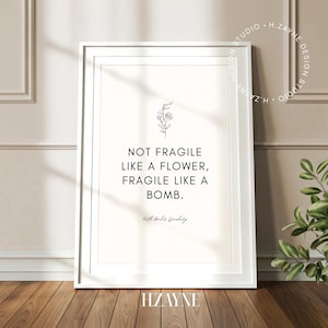 RBG-poster Inte ömtålig som en blomma, ömtålig som en bomb Berömda citatkonst, present till advokat, oramad väggdekoration bild 3