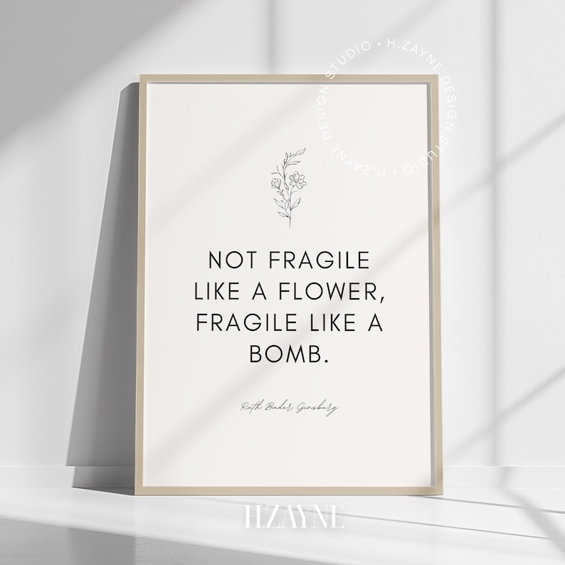 RBG-poster Inte ömtålig som en blomma, ömtålig som en bomb Berömda citatkonst, present till advokat, oramad väggdekoration bild 7