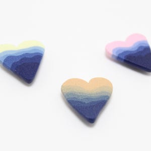Ayuda para el huracán Helene: imán con forma de corazón de montaña; decoración de arcilla polimérica hecha a mano; montañas Blue Sunset; Asheville, Carolina del Norte