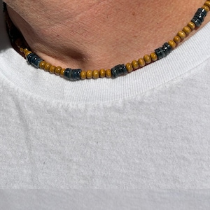 Collana con conchiglia Puka blu e perline di legno • Collana in stile hawaiano • Gioielli con conchiglia Puka • Collana da uomo con perline blu e marroni