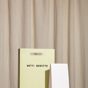 Commande groupée de 50 sacs en papier personnalisés de luxe avec poignées en ruban - Solutions d'emballage de boutique respectueuses de l'environnement