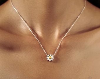 Sterling Silver Daisy Necklace: Minimalist Flower Pendant
