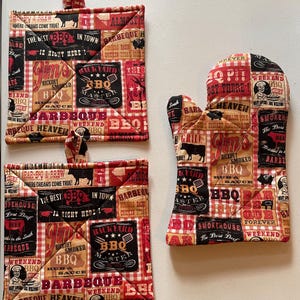 Custom BBQ Potholders and Oven Mitt